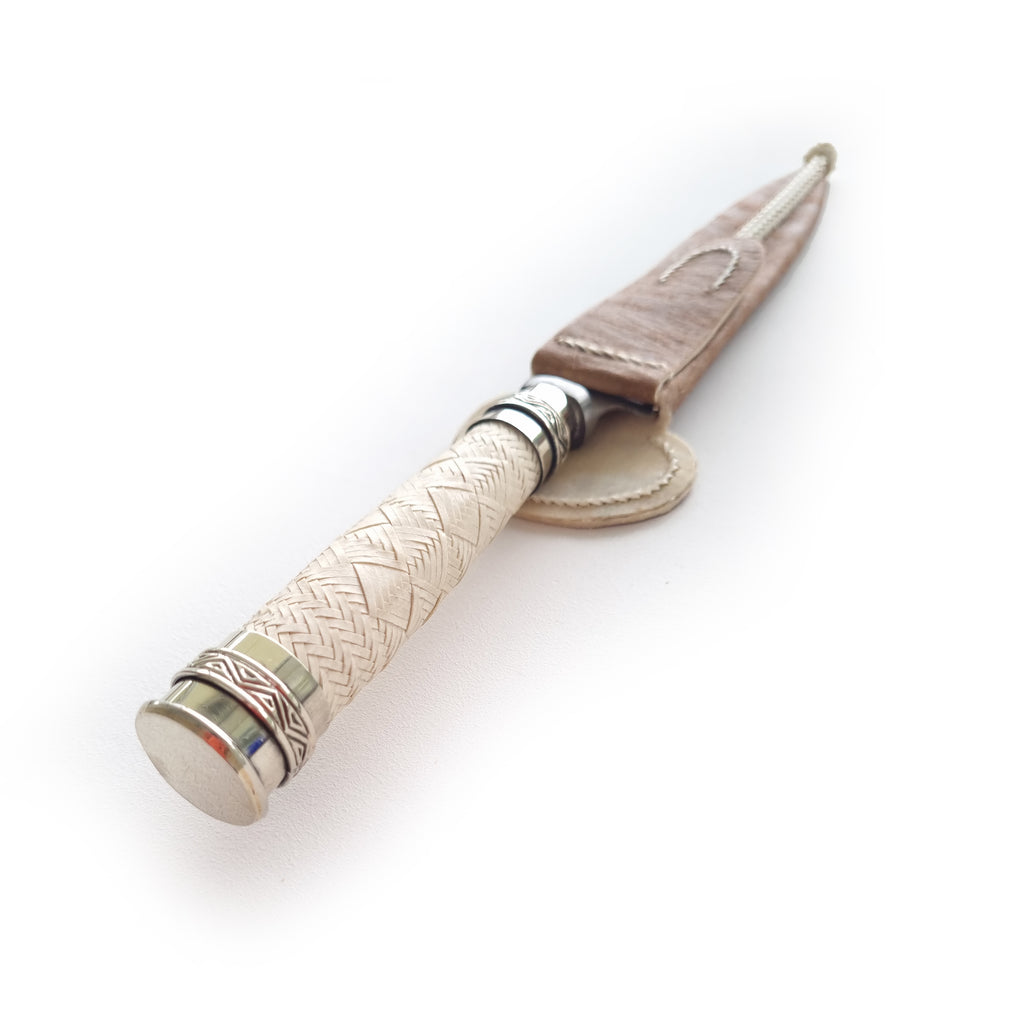 Braided rawhide and alpaca knife in rawhide sheath - Vakiano
