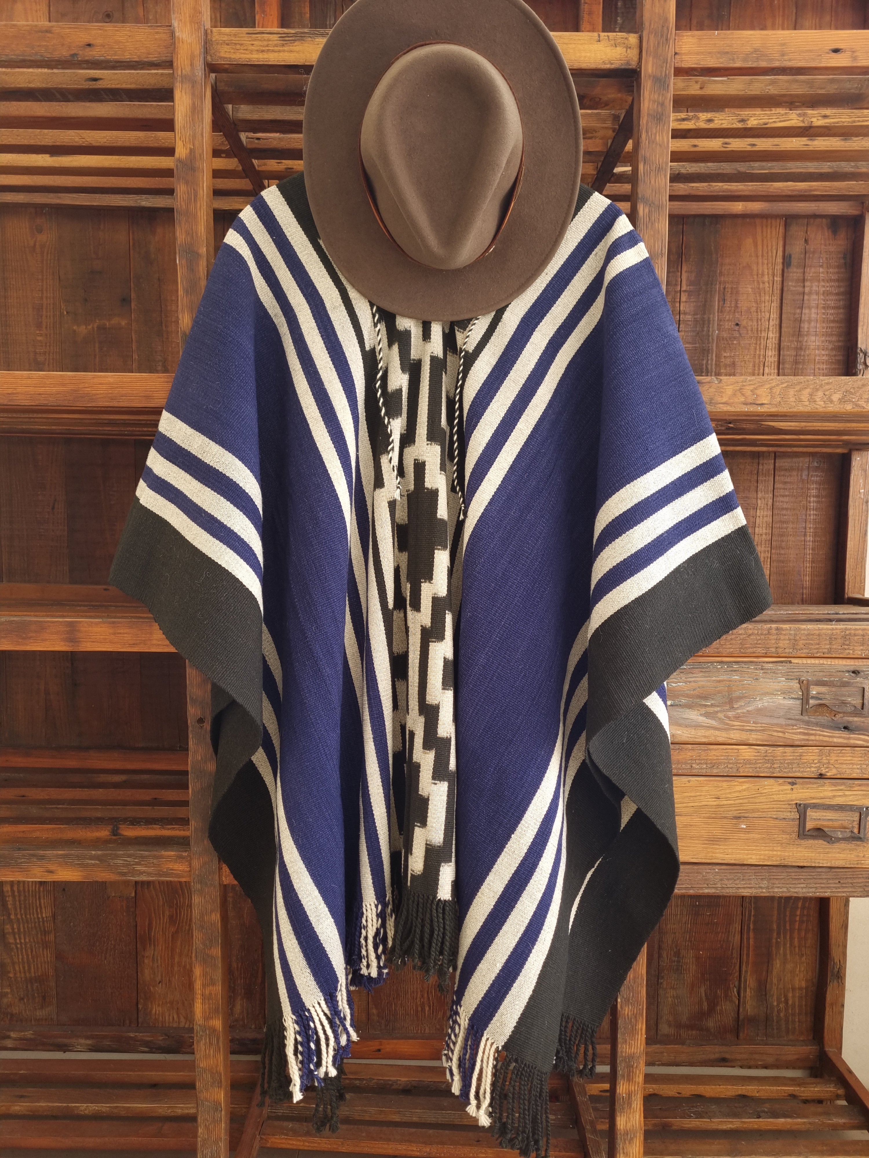 Chañarmuyo lamb Poncho - Vakiano