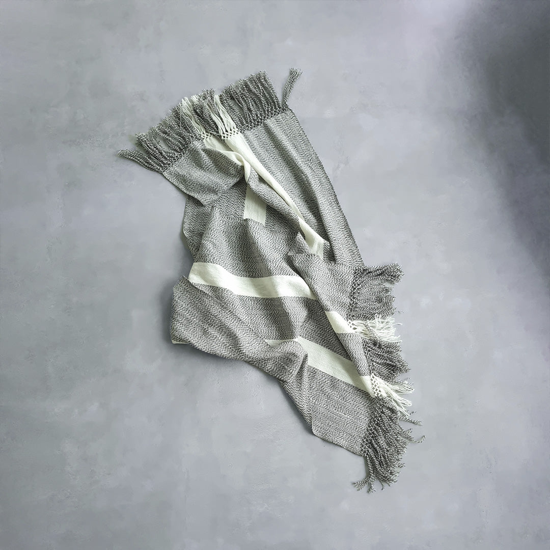 Neutral sheep wool shawl with fringed edges selected by Vakiano