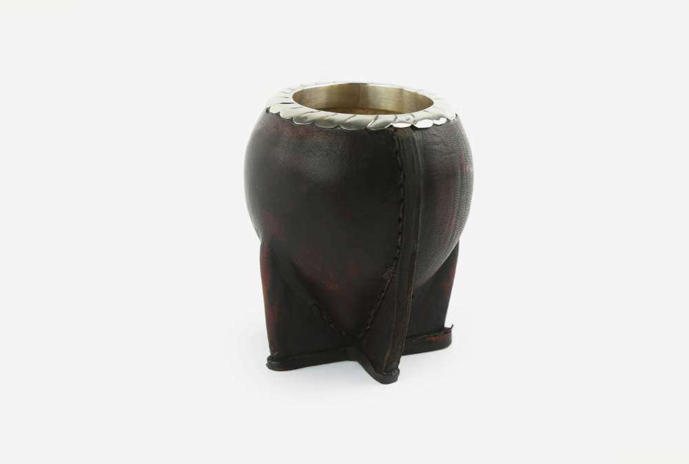 Leather-lined gourd mate with Silver 900 floral ring